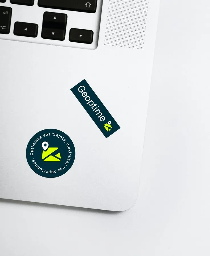 Stickers Geoptime sur un ordinateur portable